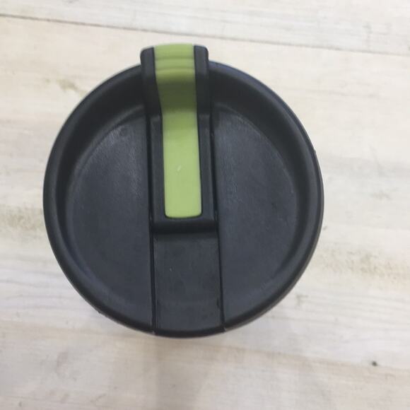 Starbucks plastic reusable mug with sip lid - Picture 4 of 5